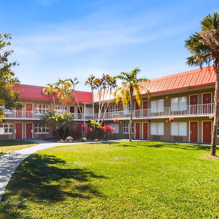 Vero Beach Inn & Suites Vero Beach I-95 (Adults Only) Экстерьер фото