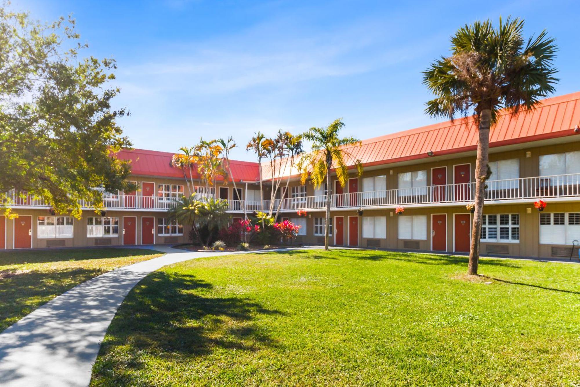 Vero Beach Inn & Suites Vero Beach I-95 (Adults Only) Экстерьер фото