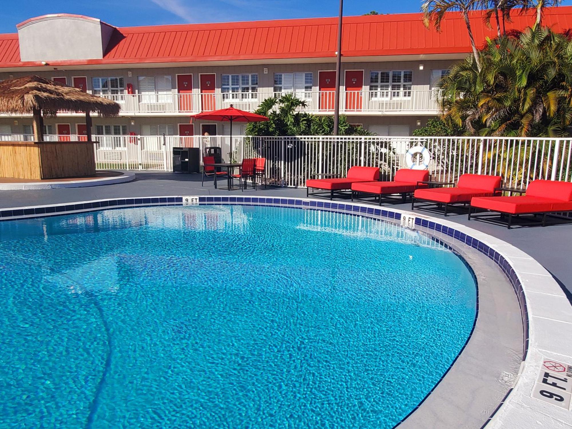 Vero Beach Inn & Suites Vero Beach I-95 (Adults Only) Экстерьер фото